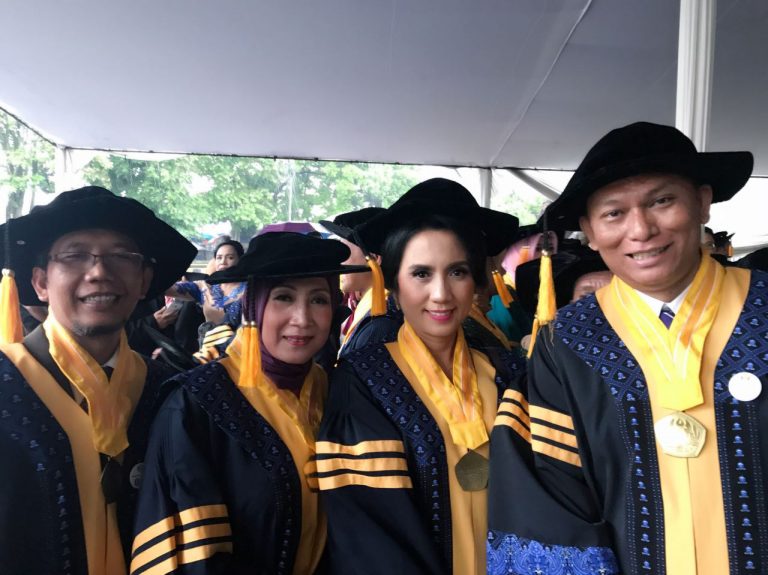 Wisuda November 2013