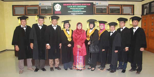 Sidang Promosi Doktor Lilis Siti Badriah
