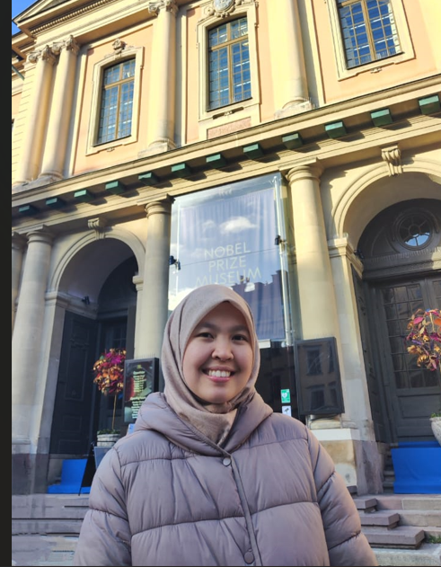 Putri Riswani Halim Alumni Fast Track Yang Berprestasi  Tanpa Meninggalkan Peran Seorang Ibu